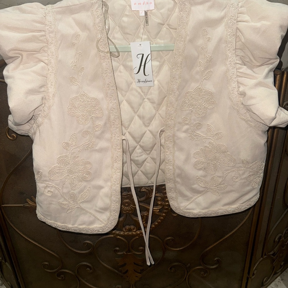 entro Cream Embroidered Short Puff-Sleeve Jacket
